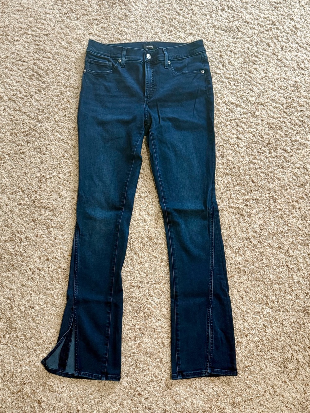 Express Women’s Mid-Rise Dark Wash Front Vent Skyscraper Jeans. Size 10R. NWOT!